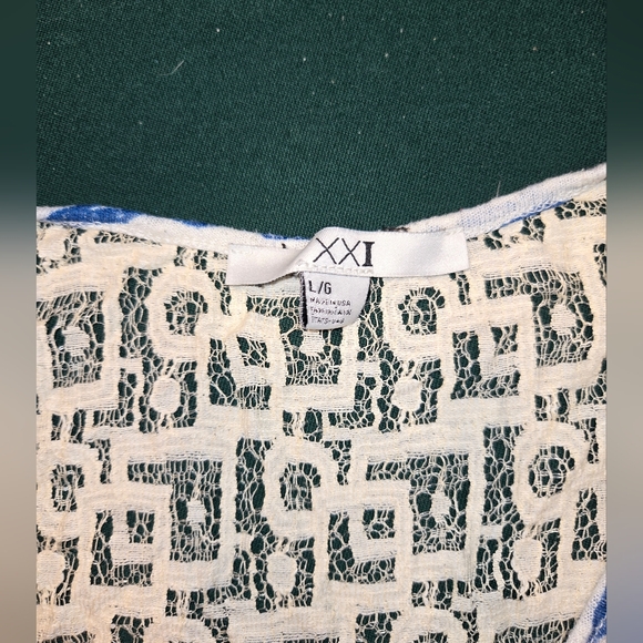 White and blue tank top - Picture 2 of 3